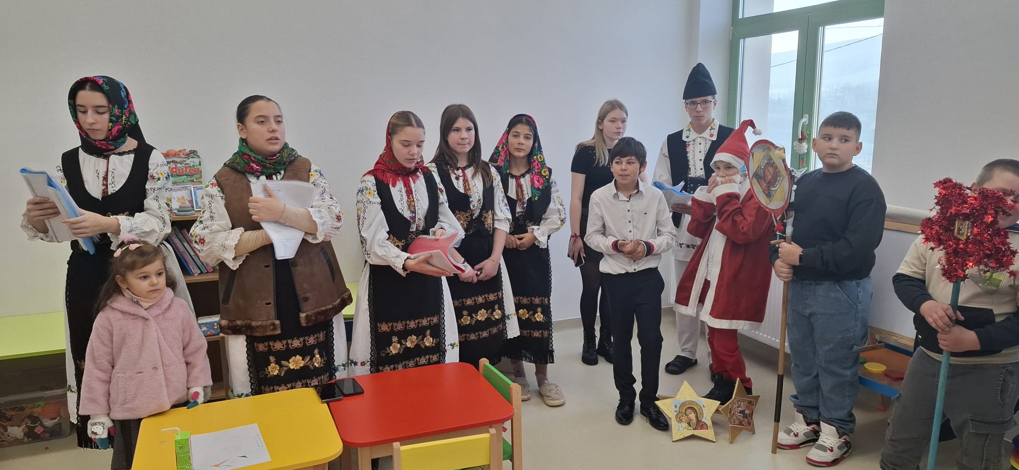 Serbarea de Crăciun la Școala Ploscoș